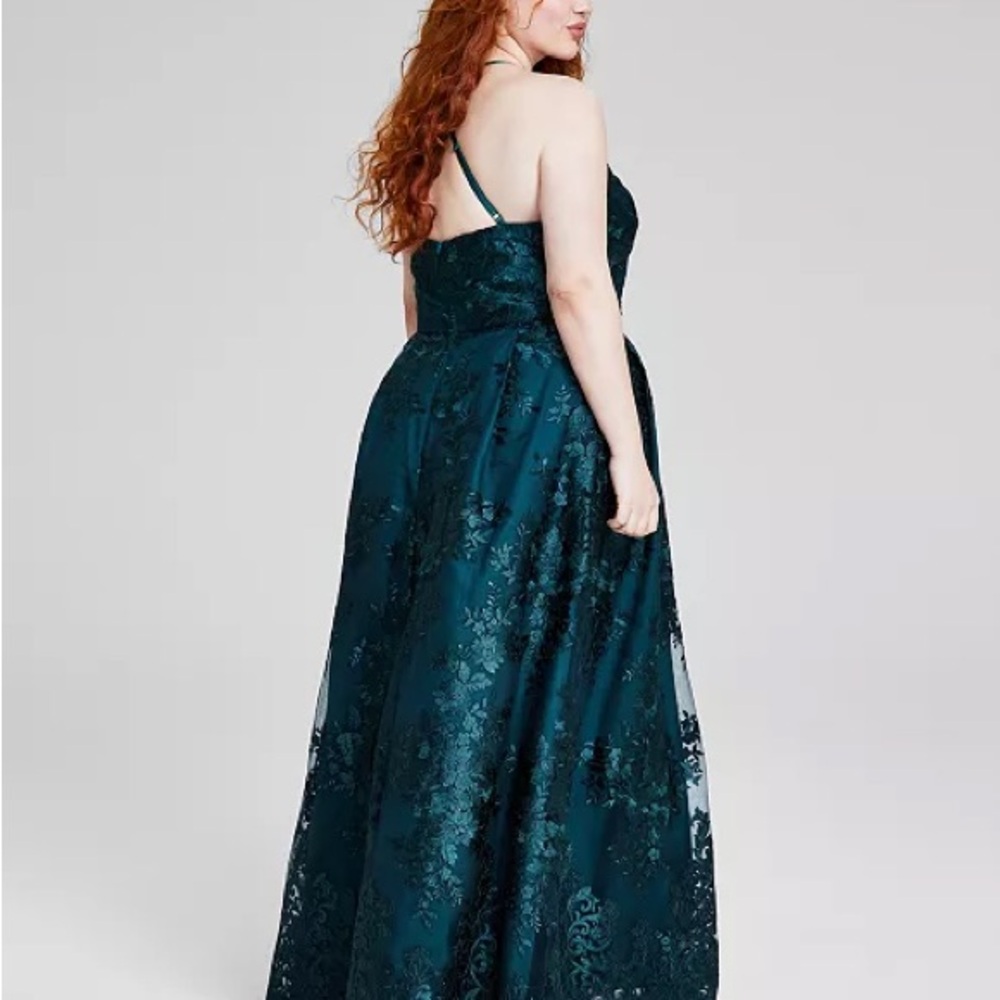 BCX Trendy Plus Size Strappy Embroidered Sleeveless Gown Size 18 - Picture 2 of 6